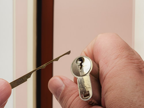 Schlossöffnung mit Pick Werkzeug